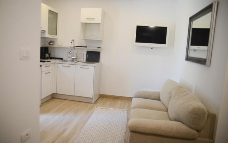 Modern Getaway Studio For Two ロヴィニ エクステリア 写真