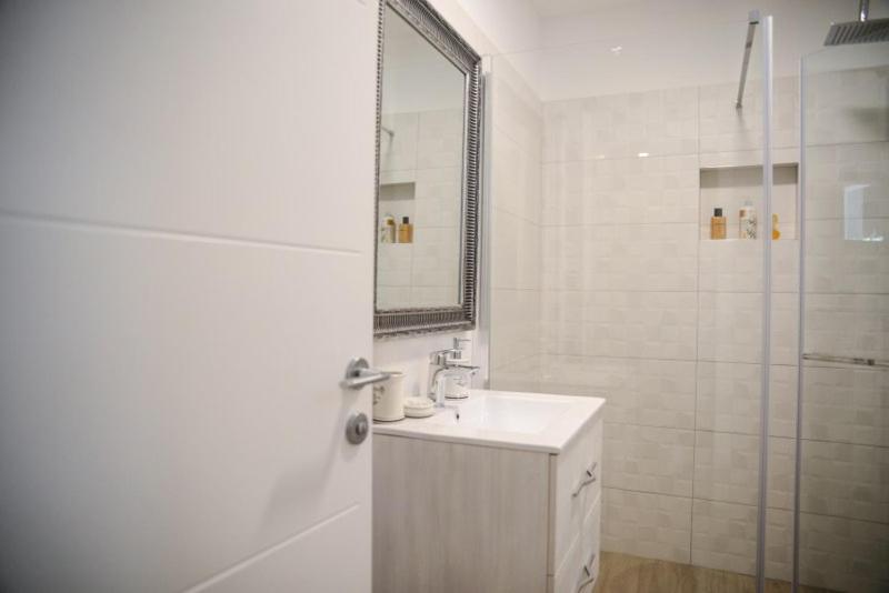 Modern Getaway Studio For Two ロヴィニ エクステリア 写真