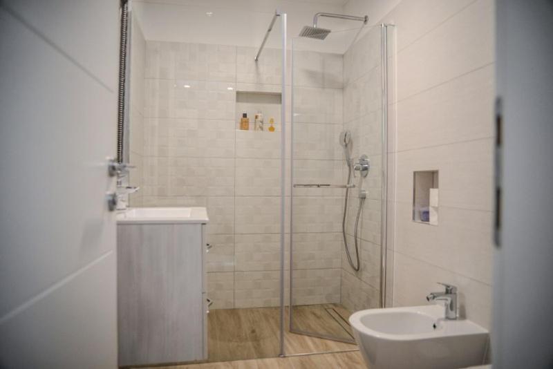 Modern Getaway Studio For Two ロヴィニ エクステリア 写真